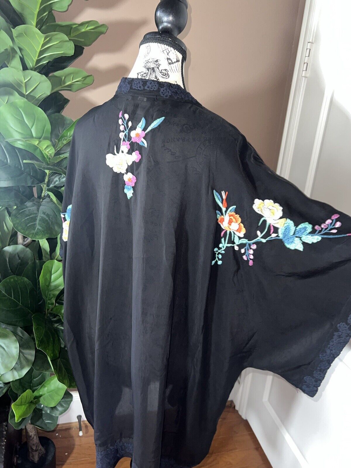 Johnny Was Silky Kimono W/ Embroidery & Flowers Sz XL 1X 1XL  Pockets