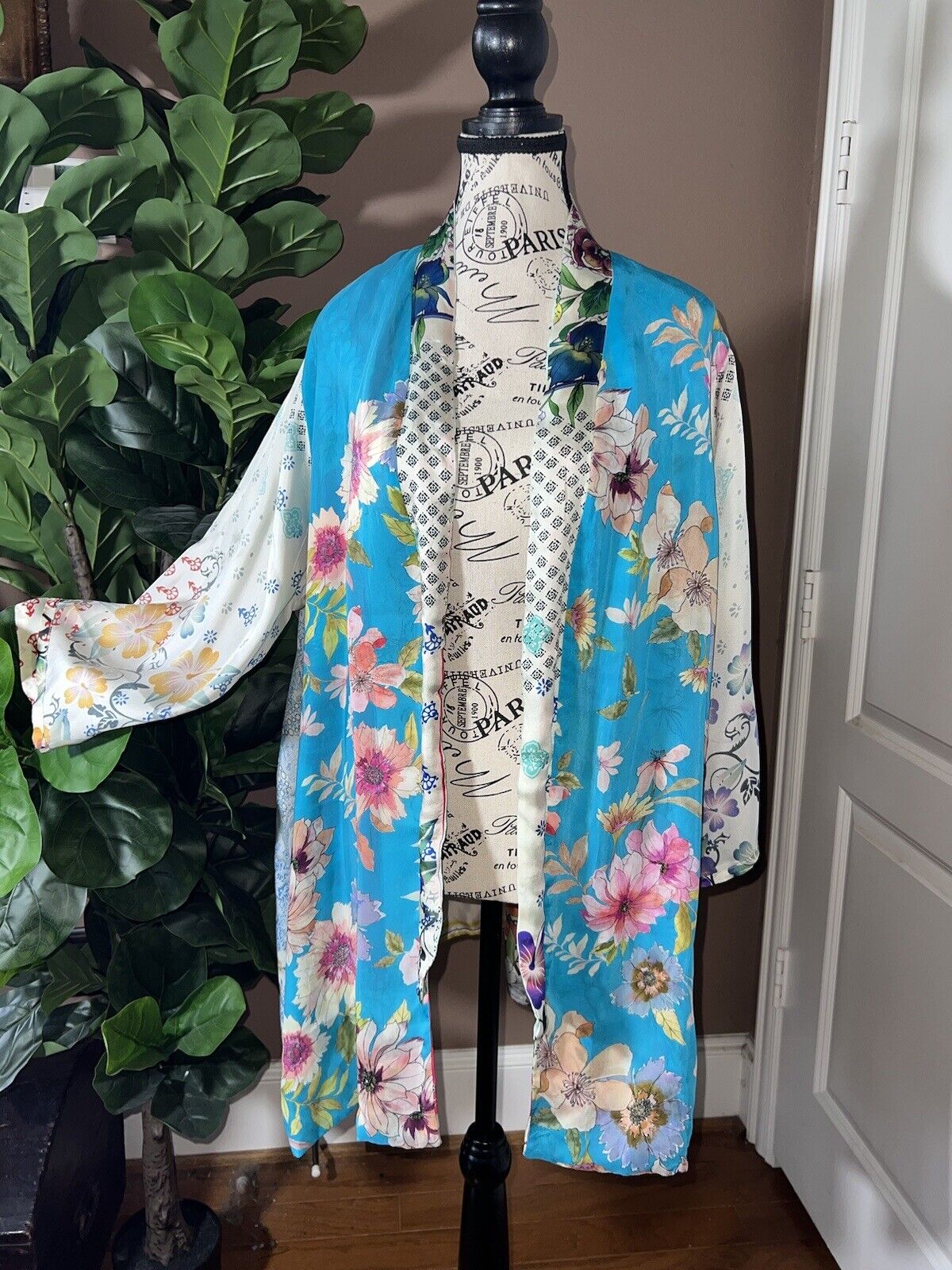 Johnny Was 100% Silk Kimono Sz L Large Gorgeous Embroidered Trim