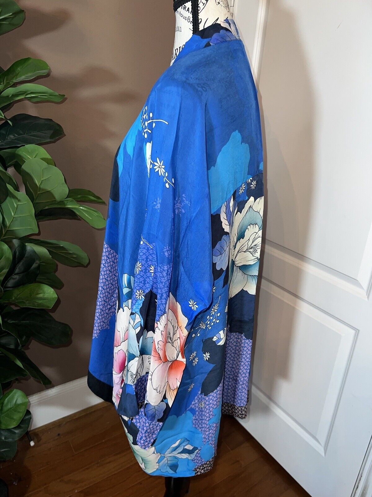 Johnny Was Silky Blue Floral Kimono Wrap Cardigan XL 1X 1XL Embroidered