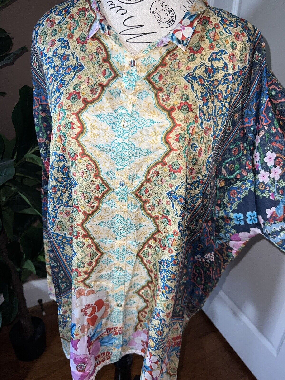 Johnny Was 100% Silk  STUNNING Floral Button Up Blouse Top L Large